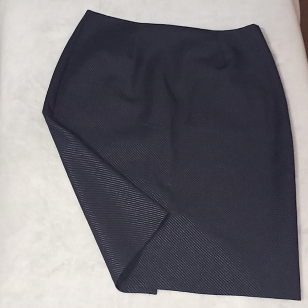 🆕️NWOT Pinstripe pencil skirt